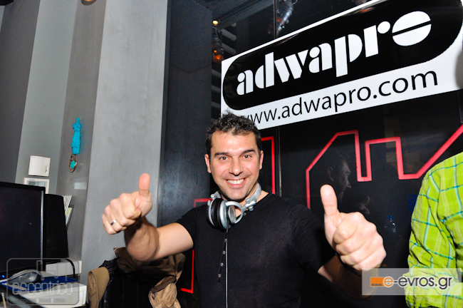 We ♥ Sunday με Stratos S στα decks του Eccentrico cafe.