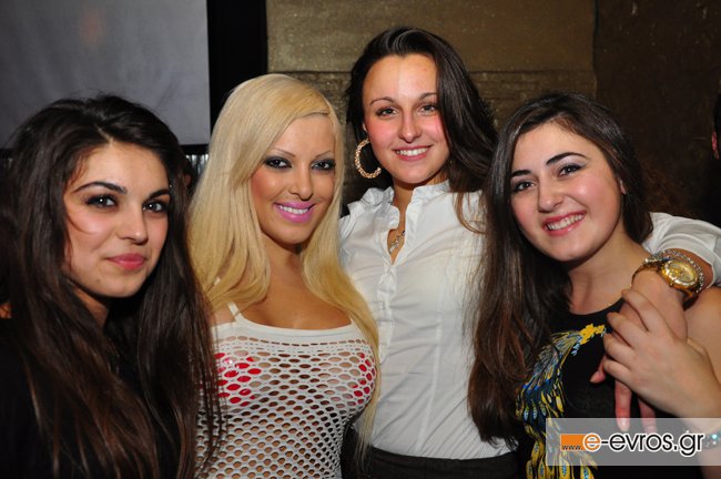 To... ηφαίστειο, Ελίνα Μπεκάκου στο Club Prive - The people.