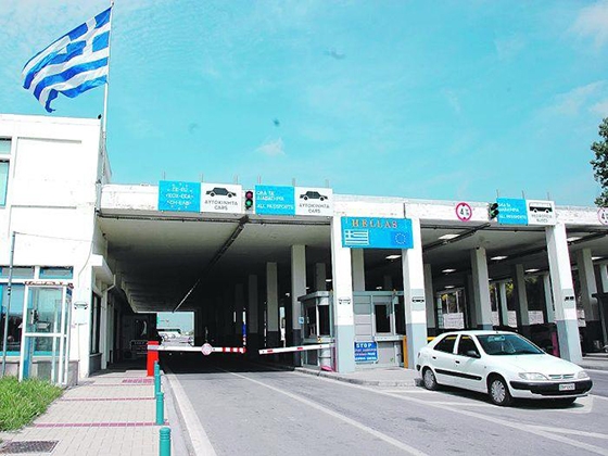 Η 4η λωρίδα που υπάρχει είναι ανενεργή, καθώς υπάρχει μία τσιμεντένια γεφυροπλάστιγγα, η οποία κλείνει το διάδρομο και η οποία πρέπει να απομακρυνθεί, προκειμένου να ανοίξει ο διάδρομος