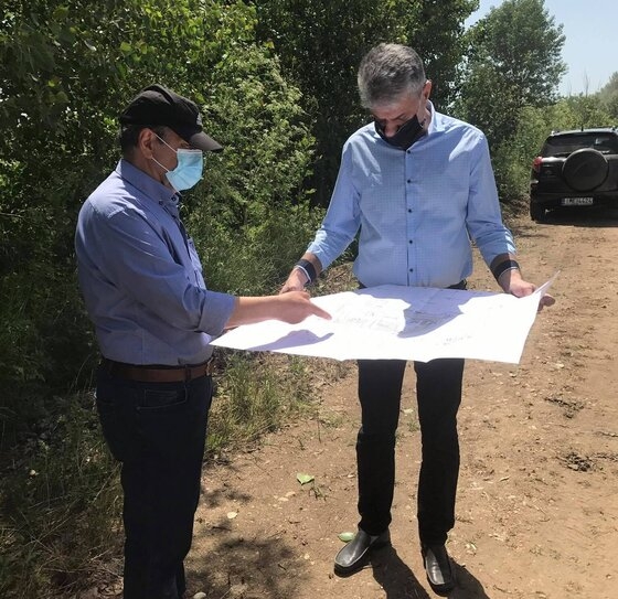 Ο κ.Μαυρίδης ενημερώθηκε για την εξέλιξη των έργων και ζήτησε να γίνει άμεσα η αποκατάσταση των δρόμων ώστε να μειωθεί η επιβάρυνση των κατοίκων.