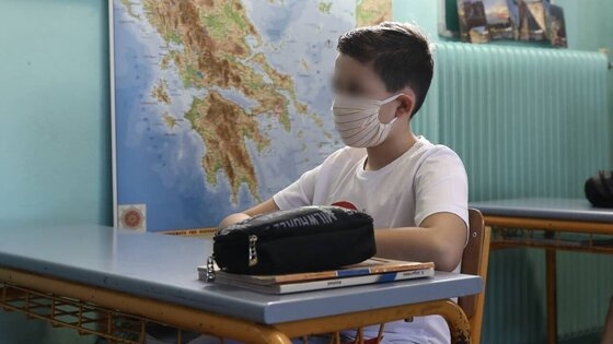 Τα 16 μέτρα προστασίας που θα τηρηθούν στον αγιασμό και στις σχολικές αίθουσες