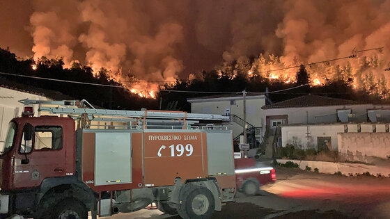 πυροσβεστικές δυνάμεις και από την ΑΜΘ βοήθησαν στο έργο κατάσβεσης των πυρκαγιών!