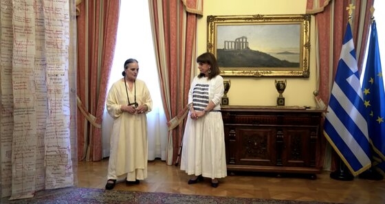 Παραδόθηκε το έργο “Ταμείο Μνήμης”, δωρεά του Εθνολογικού Μουσείου Θράκης στην Πρόεδρο της Δημοκρατίας κ. Κατερίνα Σακελλαροπούλου.