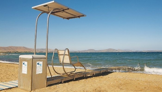 Το σύστημα seatrac παραδίδεται επιτέλους στα άτομα με αναπηρία προκειμένου να μπορούν να απολαύσουν το μπάνιο τους κατά την καλοκαιρινή περίοδο