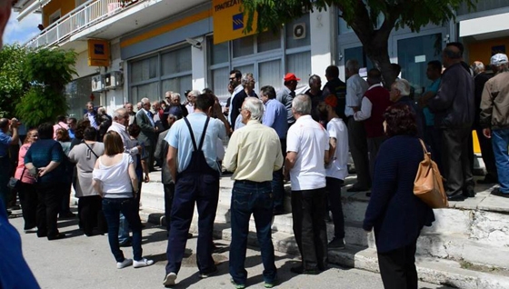 Τελεσίγραφο προς Πειραιώς για μεταφορά λογαριασμών σε άλλες τράπεζες δίνουν κάτοικοι - φορείς του Τυχερού