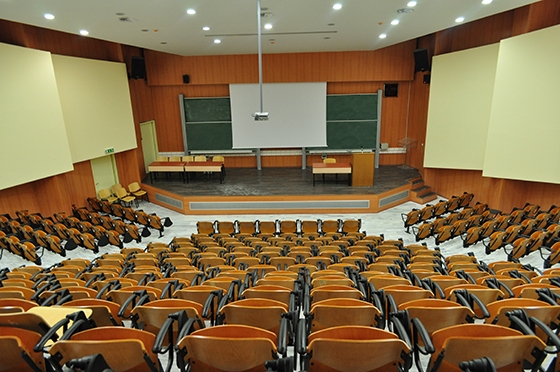 Οι εκδοτικοί οίκοι είναι απλήρωτοι από το υπουργείο Παιδείας σχεδόν έναν χρόνο.