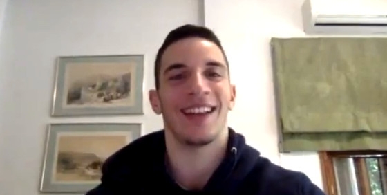Ο ντράμερ με σπουδές μουσικής και motivational speaker Άγγελος Πεντάρης